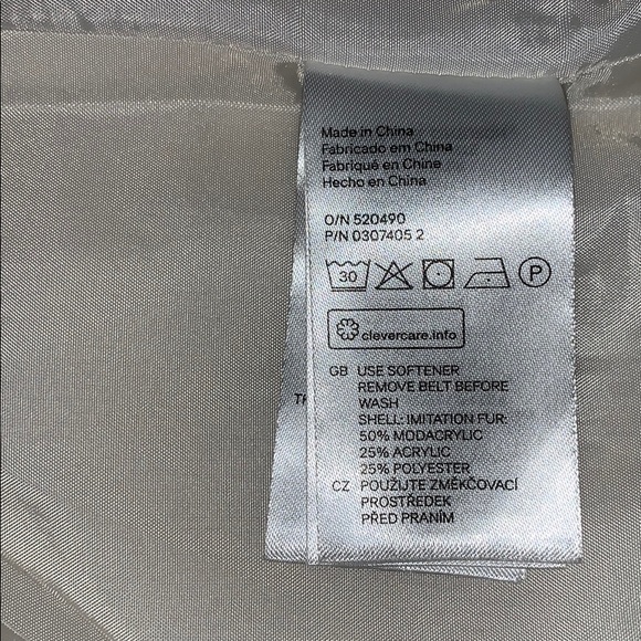 LOGGLabel of Graded Goods H&M Faux Fur Women’sVest - Picture 3 of 6